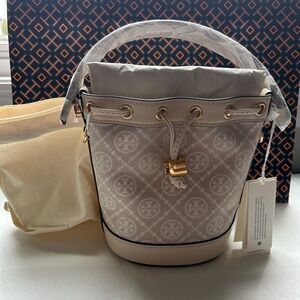 Tory Burch T Monogram Mini Bucket Bag Crossbody Bag Ivory Gold Cream White Tan